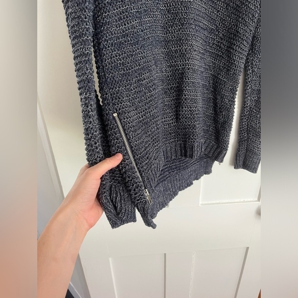 Ann Taylor loose Knot Navy Blue Sweater with Side Zips Size Medium - Picture 2 of 7